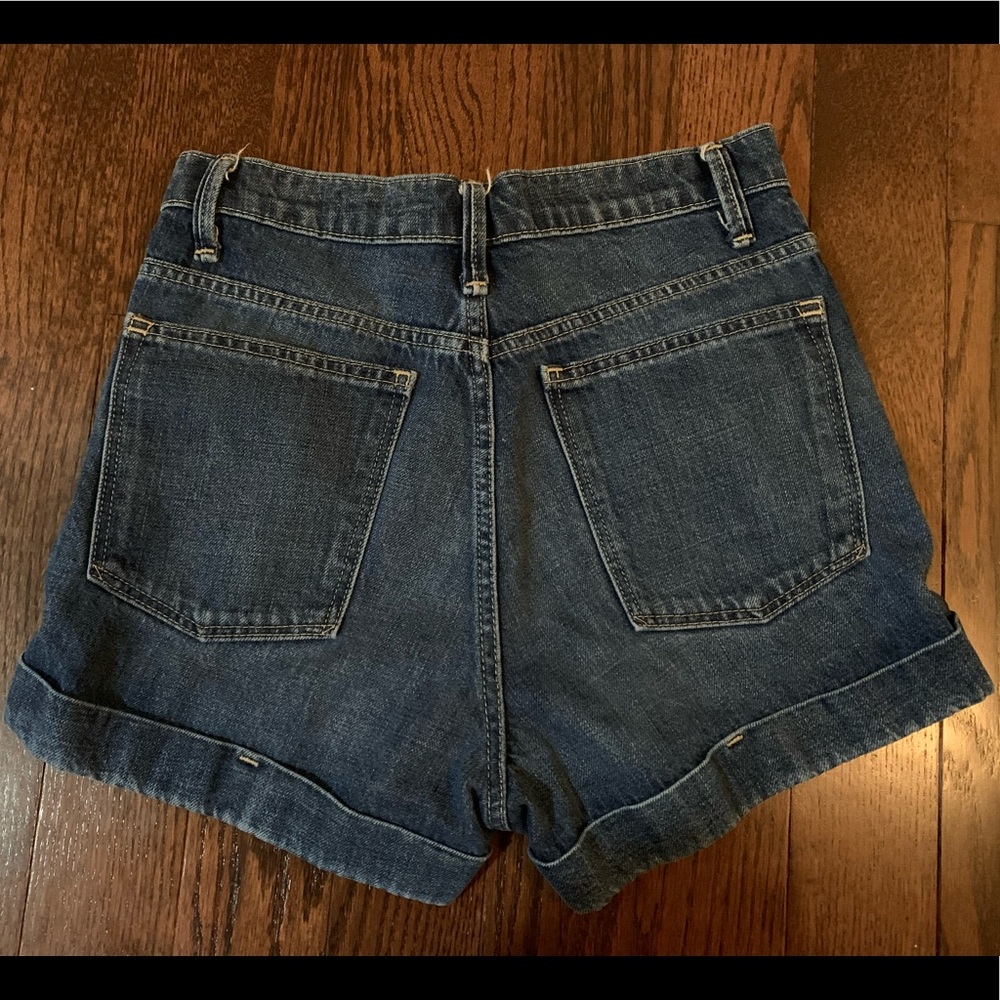GAP High Rise Shorts - Picture 2 of 4